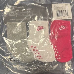 Nike Infant Socks Trio - Gray, White, Pink
